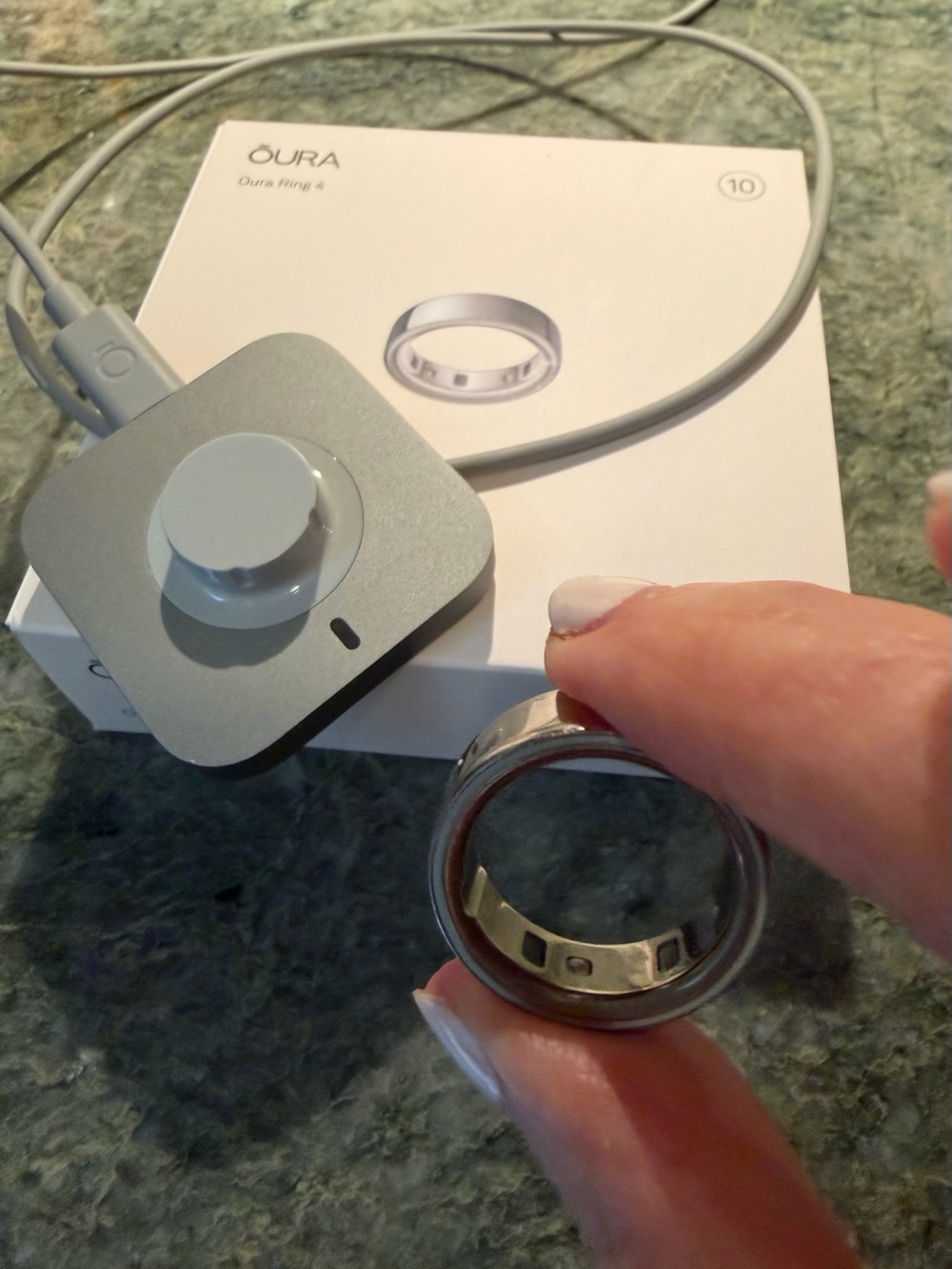 Ōura Ring 4 with Charging Dock - Silver in size 10 - Picture 3 of 4